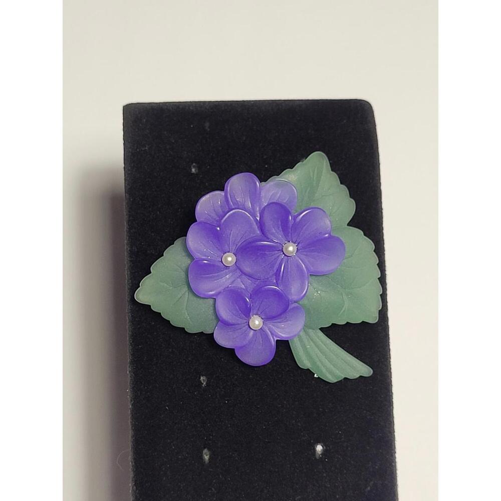 Vtg 1983 Avon "Sweet Violets" Fashion Brooch Pin Purple Lucite Green Faux Pearl